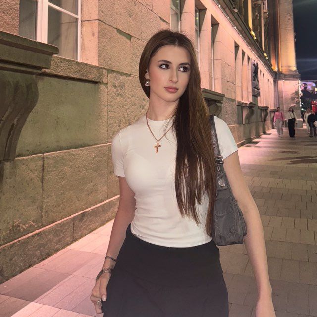 Valeriya — Модель, Букер