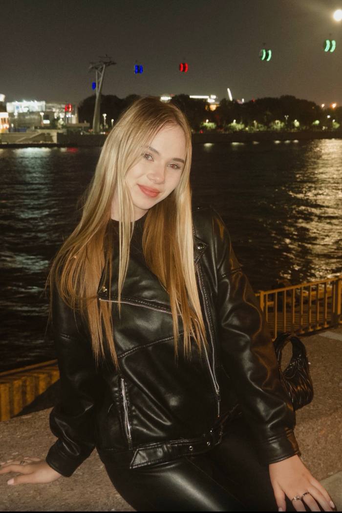 LIFE — Даша Д, Москва