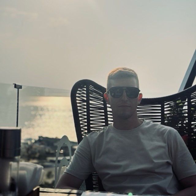 Дмитрий — Букер