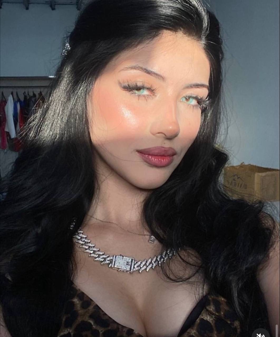 Rina — Модель, Бренд одежды, Косметолог